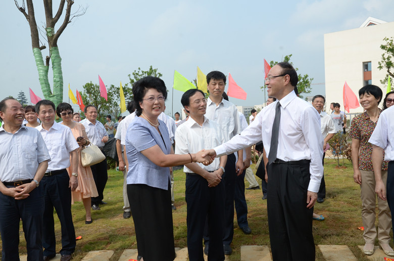 我院掛牌暨首屆新生開學典禮隆重舉行